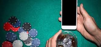 zawgi9 မိုဘိုင်းအက်ပ် Myanmar ကစားသမားများ Smartphone မှ ကစားနေပုံ