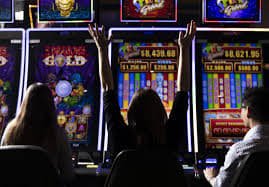 zawgi9 Live Casino ဒိုင်လာနှင့် Baccarat ကစားနေပုံ